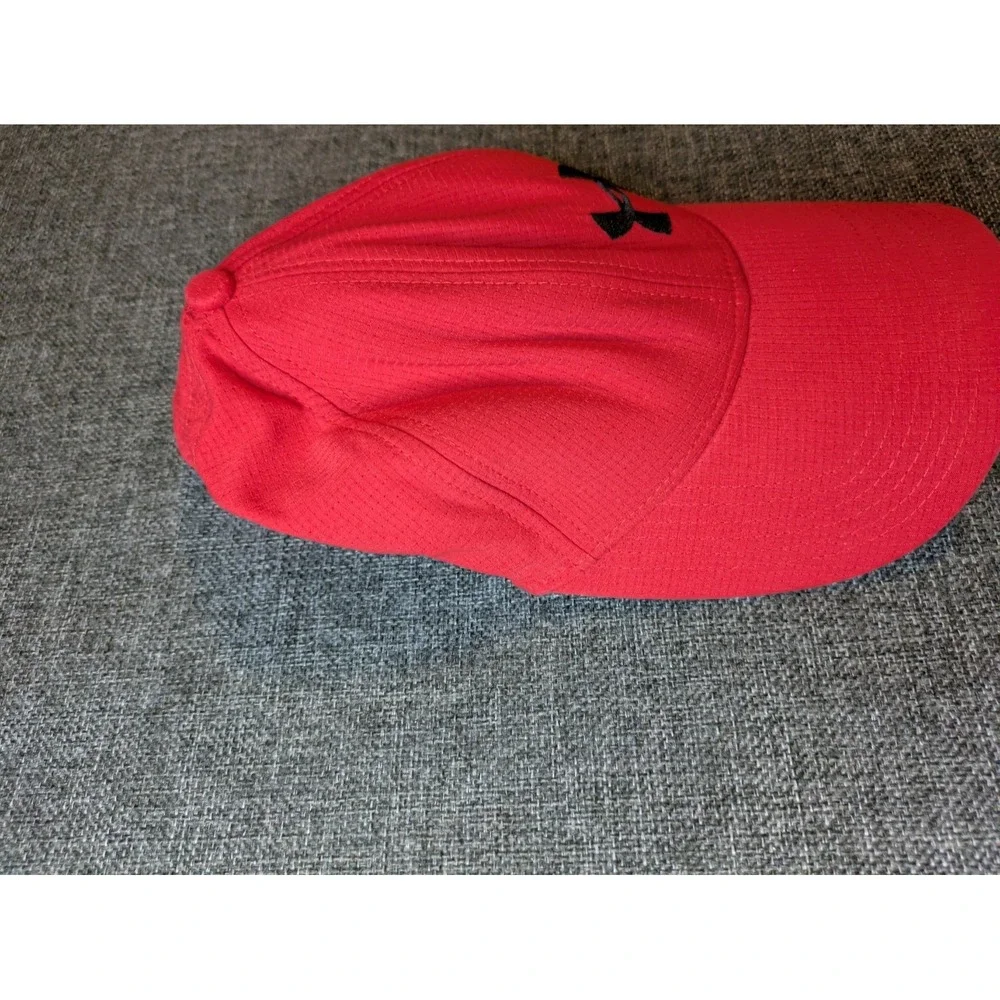 Under Armour Red Classic Fit Medium Black Logo Sports Baseball Cap‎